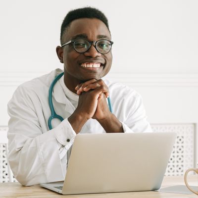 Portrait du Dr Karim Benali, chirurgien-dentiste